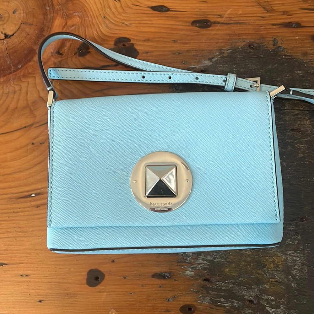 Small Kate Spade handbag (used). Slight tarnish on front hardware.
